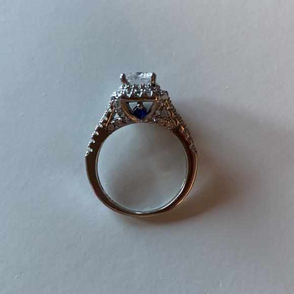 Sterling silver ring size 8 - Picture 2 of 6